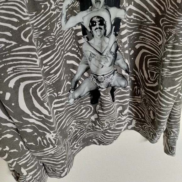 Red Hot Chili Pepper Unlimited Love World Tour totem zebra Crewneck sz L - Picture 3 of 7